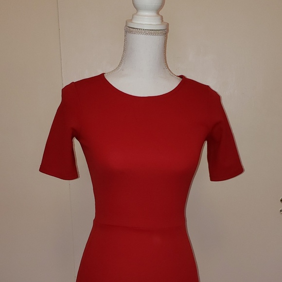 red bodycon dress with slit